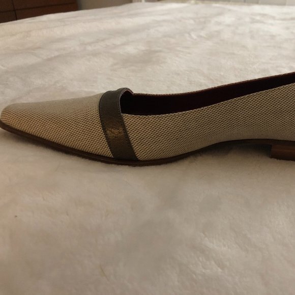Gorgeous Burberry cream flats - Picture 2 of 4